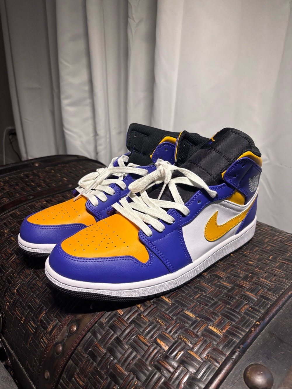 Jordan 1 mid “Lakers”